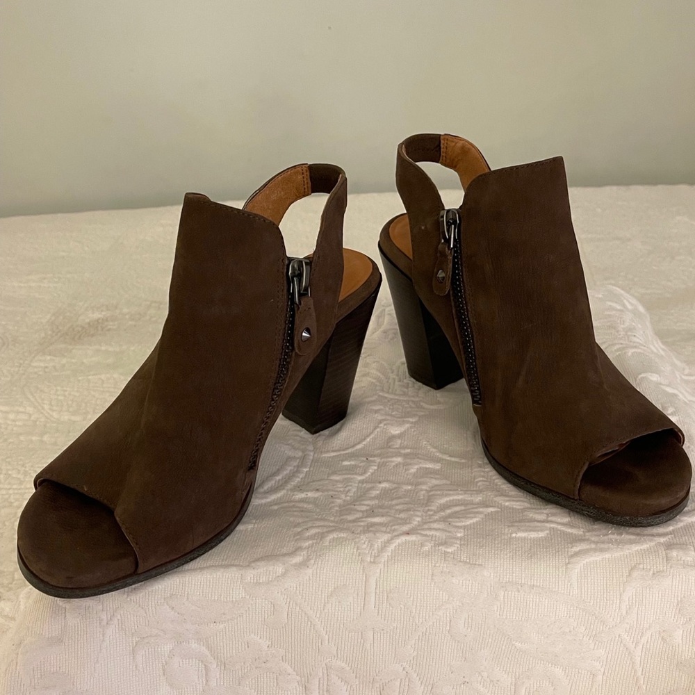Gentle Souls by Kenneth Cole Sasha Wedges